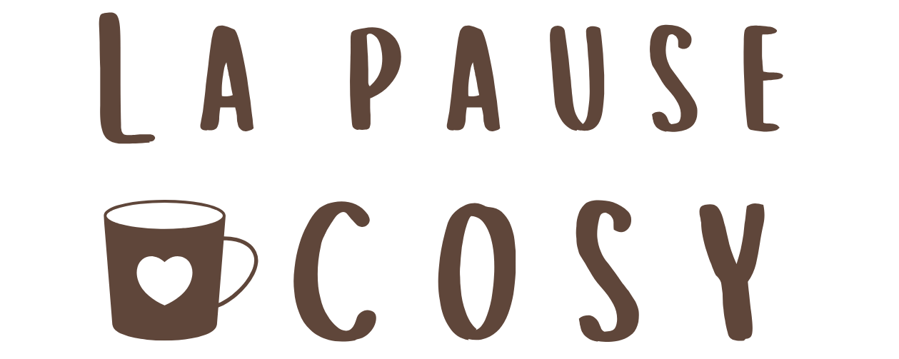 Logo « La pause cosy » avec une petite tasse à côté du nom